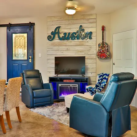 Big Red Cactus - Austin Accommodations
